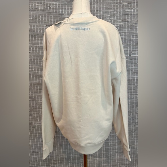 ❤️ FAVORITE DAUGHTER MOM OF THE YEAR SWEATSHIRT ❤️ - Picture 3 of 5